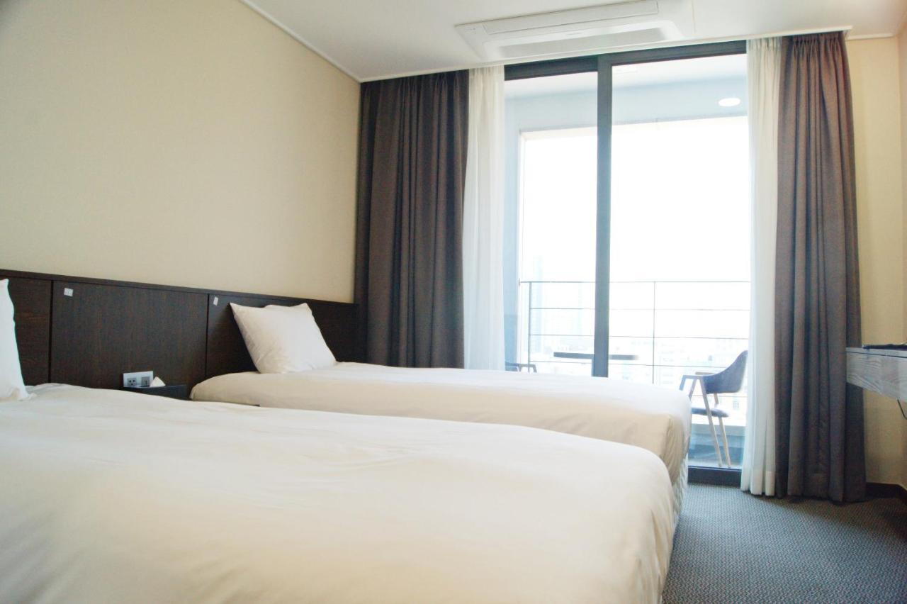 Riviera Incheon Airport Hotel מראה חיצוני תמונה