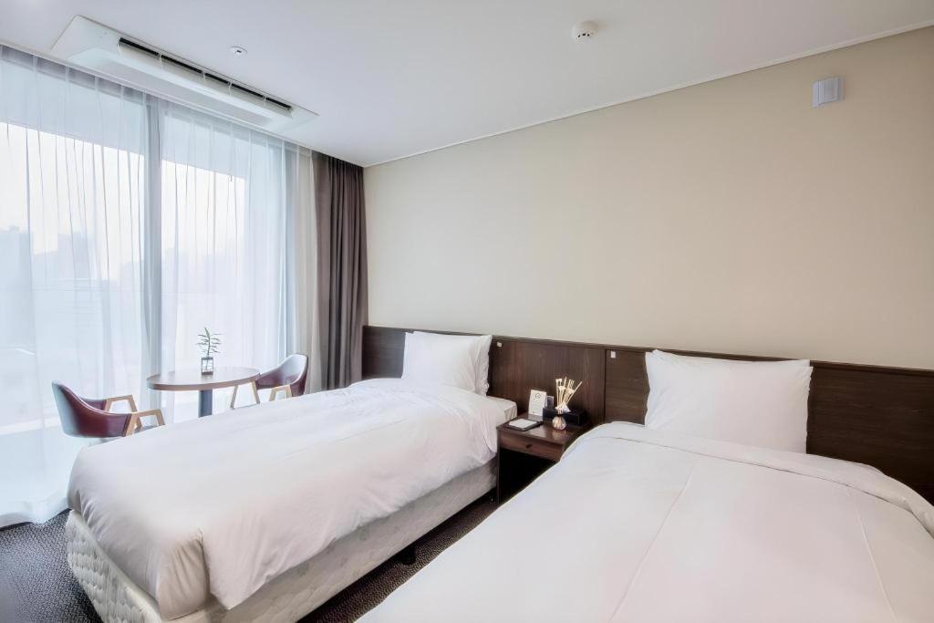 Riviera Incheon Airport Hotel מראה חיצוני תמונה