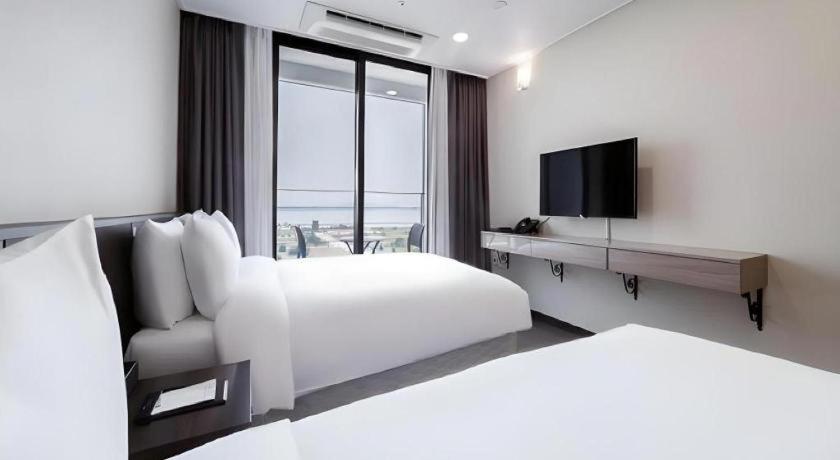 Riviera Incheon Airport Hotel מראה חיצוני תמונה