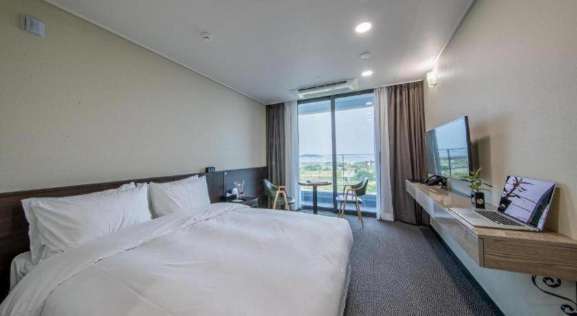 Riviera Incheon Airport Hotel מראה חיצוני תמונה